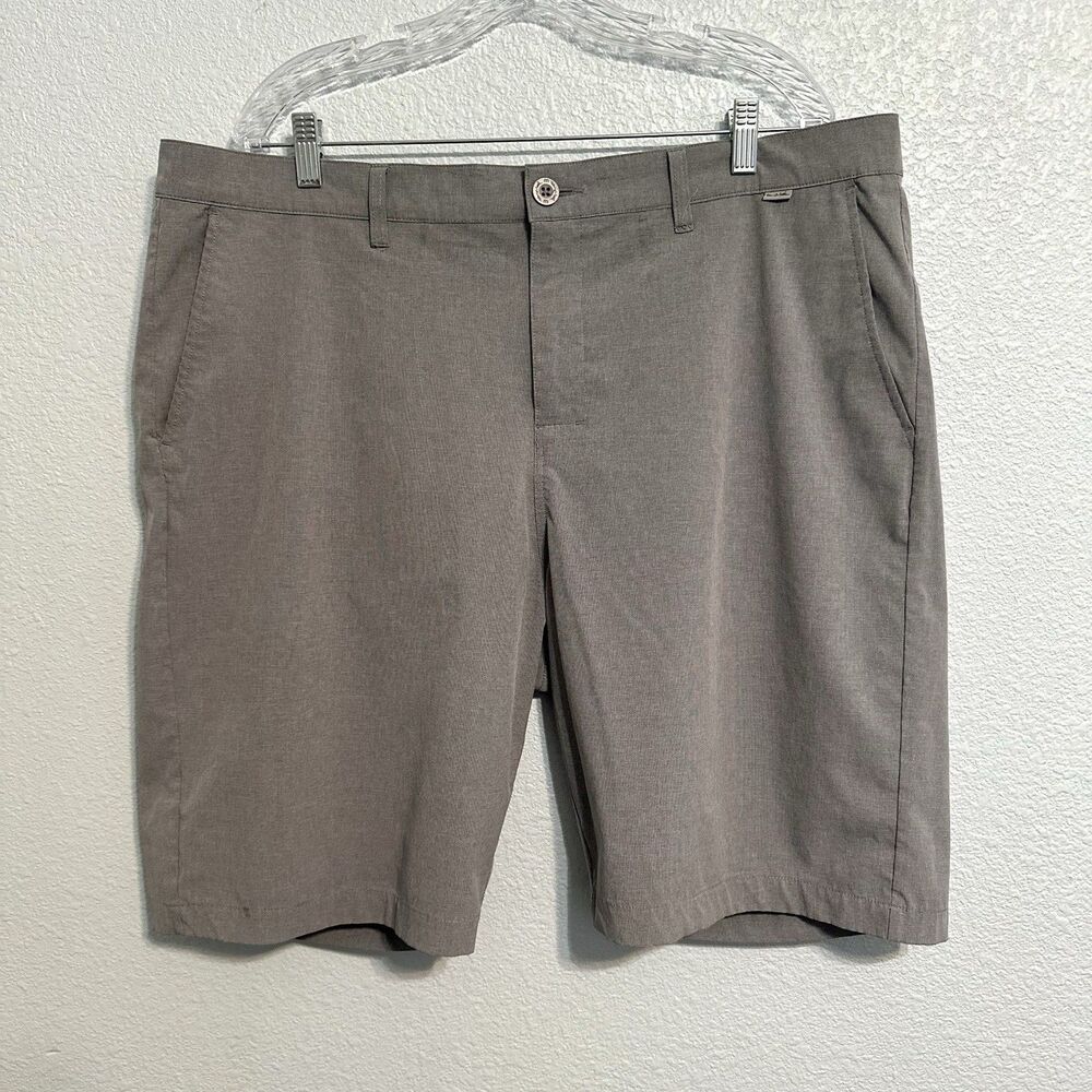 Travis Mathew Beck Shorts Mens Size 40 Gray Bermuda Golf Performance Stretch